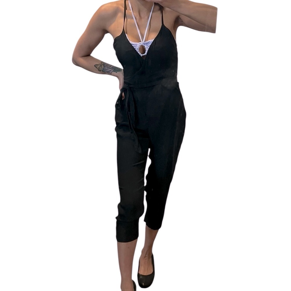 🚨𝐂𝐋𝐄𝐀𝐑𝐎𝐔𝐓 𝐒𝐀𝐋𝐄🚨𝐀𝐂𝐀𝐂𝐈𝐀 100% Linen Black jumpsuit